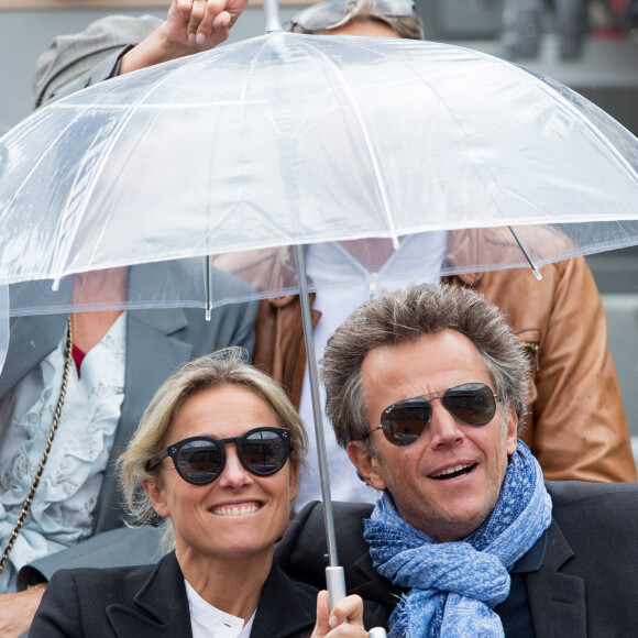 Anne-Sophie Lapix et son mari Arthur Sadoun dans les tribunes des internationaux de France de tennis de Roland Garros à Paris, France, le 8 juin 2019. © Jacovides / Moreau/Bestimage