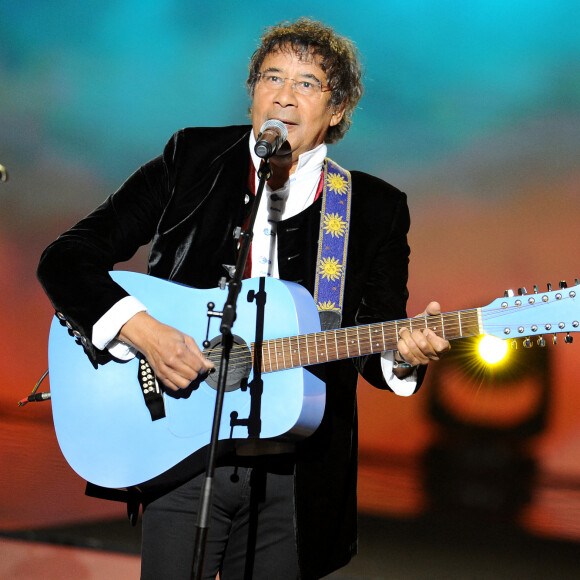 Exclusif - Laurent Voulzy - Enregistrement de la 2ème partie de soirée de l'émission "La Chanson secrète 7" à la Scène musicale à Paris, qui sera diffusée le 15 janvier 2021 sur TF1. Après le succès des précédentes éditions, " LA CHANSON SECRETE ", présentée par N.ALIAGAS et produite par DMLS TV, revient sur TF1. 8 artistes ne savent rien de ce qui va se passer pour eux ! Ils ont accepté de jouer le jeu, de se laisser totalement surprendre, émouvoir, parfois même déstabiliser car ils vont découvrir en même temps que les téléspectateurs une surprise : une chanson qui leur est chère revisitée et réinterprétée par un artiste. Des mises en scène spectaculaires au service de l'émotion... Et des émotions fortes pour l'artiste assis dans le fauteuil grâce à la venue sur le plateau de proches et d'invités inattendus. Les téléspectateurs seront aux premières loges pour vivre ces moments d'intimité musicale rare. © Gaffiot-Moreau / Bestimage 