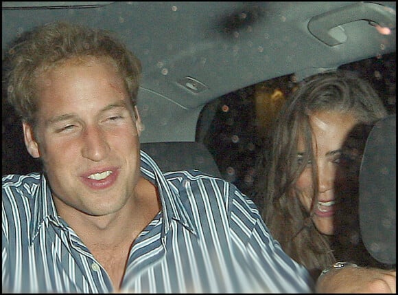 Le prince William et Kate Middleton quittent The Raffles, à Londres, en 2008