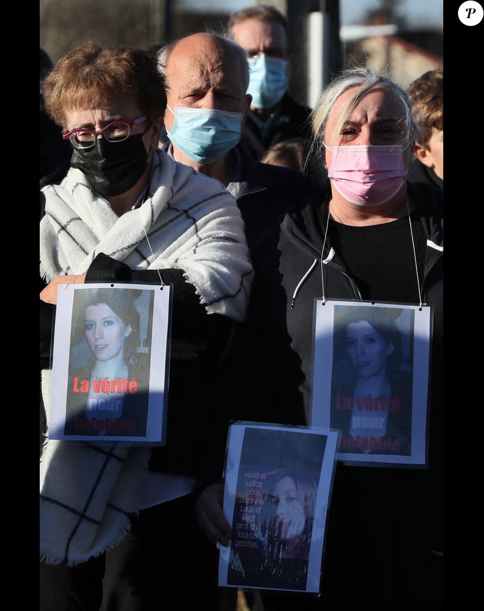 La famille et les proches se sont réunis pour une marche blanche en hommage à Delphine Jubillar, l'infirmière de 33 ans, disparue il y a un an, à Cagnac-les-Mines. Le 19 décembre 2021 © Patrick Bernard / Bestimage