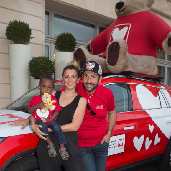 Ibrahima, Laurent Ournac et sa femme Ludivine (famille d'accueil) - Dîner des personnalités dans le cadre de l'étape du coeur 2017 au profit de l'association "Mécénat Chirurgie Cardiaque" - Hôtel Intercontinental à Marseille, le 21 juillet 2017. © CVS/Bestimage