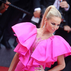 Adriana Karembeu - Montée des marches du film "Top Gun : Maverick" lors du 75e Festival International du Film de Cannes. Le 18 mai 2022. © Dominique Jacovides / Bestimage