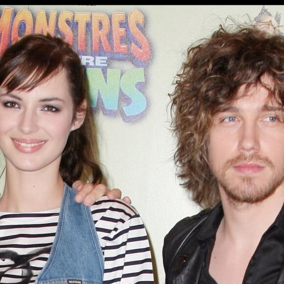 Louise Bourgoin et Julien Doré - Photocall du film "Montres Contre aliens" à l'hôtel George V à Paris