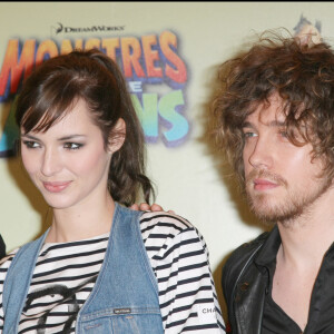 Louise Bourgoin et Julien Doré - Photocall du film "Montres Contre aliens" à l'hôtel George V à Paris