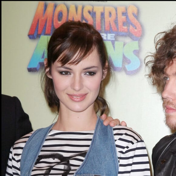 Louise Bourgoin et Julien Doré - Photocall du film "Montres Contre aliens" à l'hôtel George V à Paris