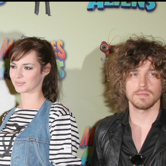 Louise Bourgoin et Julien Doré - Photocall du film "Montres Contre aliens" à l'hôtel George V à Paris