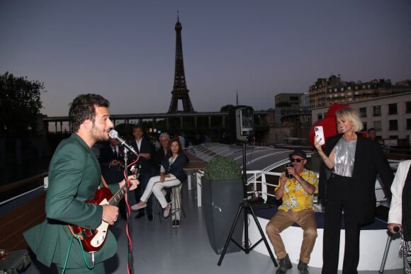 Exclusif - Amir Haddad et Laeticia Hallyday - Thierry Chassagne reçoit les insignes de Chevalier dans l'Ordre de la Légion d'Honneur des mains de Lévon Sayan sur le bateau "Le Paris" au port Debilly dans le quartier de Chaillot du 16ème arrondissement de Paris, France, le 13 juin 2022. © Bertrand Rindoff/Bestimage