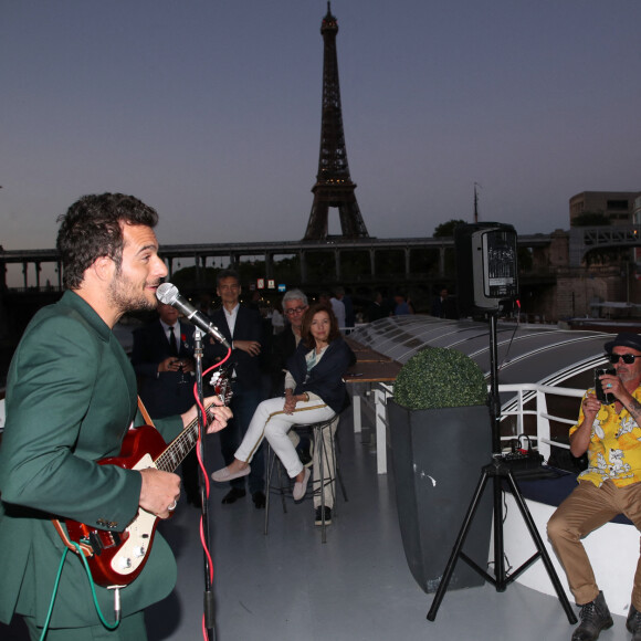 Exclusif - Amir Haddad et Laeticia Hallyday - Thierry Chassagne reçoit les insignes de Chevalier dans l'Ordre de la Légion d'Honneur des mains de Lévon Sayan sur le bateau "Le Paris" au port Debilly dans le quartier de Chaillot du 16ème arrondissement de Paris, France, le 13 juin 2022. © Bertrand Rindoff/Bestimage