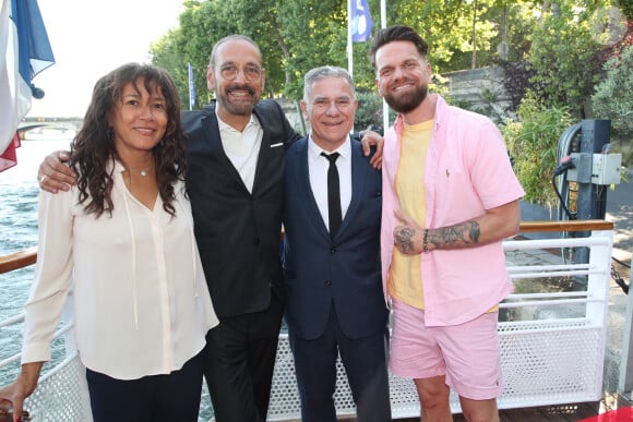 Exclusif - Thierry Chassagne et sa femme Rose-Hélène Chassagne, guest, Keen'V - Thierry Chassagne reçoit les insignes de Chevalier dans l'Ordre de la Légion d'Honneur des mains de Lévon Sayan sur le bateau "Le Paris" au port Debilly dans le quartier de Chaillot du 16ème arrondissement de Paris, France, le 13 juin 2022. © Bertrand Rindoff/Bestimage