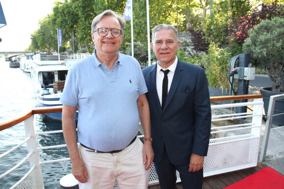 Exclusif - Marc Guez (DG de la SCPP) et Thierry Chassagne, guest - Thierry Chassagne reçoit les insignes de Chevalier dans l'Ordre de la Légion d'Honneur des mains de Lévon Sayan à Paris, France, le 13 juin 2022. © Bertrand Rindoff/Bestimage