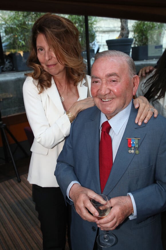 Exclusif - Isabelle Wekstein (avocate) et Lévon Sayan - Thierry Chassagne reçoit les insignes de Chevalier dans l'Ordre de la Légion d'Honneur des mains de Lévon Sayan à Paris, France, le 13 juin 2022. © Bertrand Rindoff/Bestimage