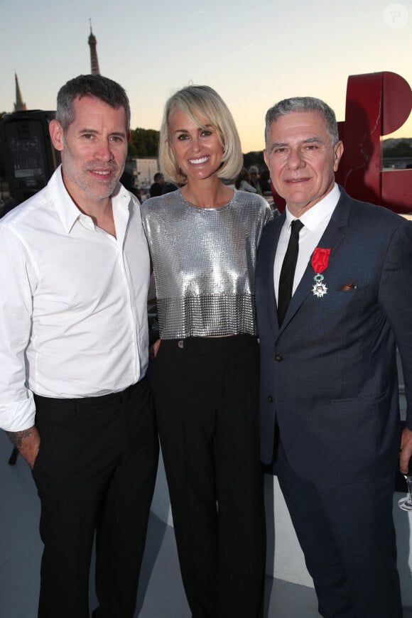 Exclusif - Laeticia Hallyday entre son compagnon Jalil Lespert et Thierry Chassagne - Thierry Chassagne reçoit les insignes de Chevalier dans l'Ordre de la Légion d'Honneur des mains de Lévon Sayan sur le bateau "Le Paris" au port Debilly dans le quartier de Chaillot du 16ème arrondissement de Paris, France, le 13 juin 2022. © Bertrand Rindoff/Bestimage