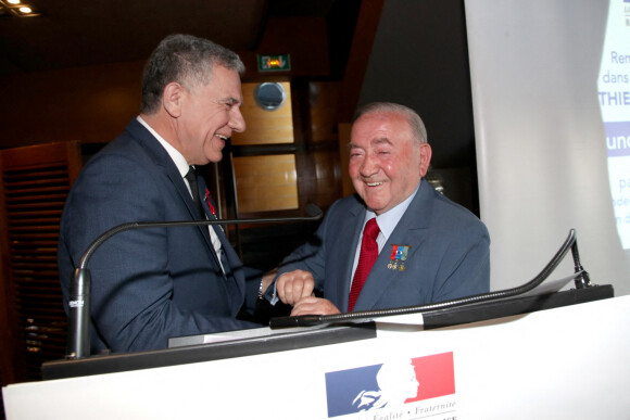 Exclusif - Thierry Chassagne, Lévon Sayan - Thierry Chassagne reçoit les insignes de Chevalier dans l'Ordre de la Légion d'Honneur des mains de Lévon Sayan sur le bateau "Le Paris" au port Debilly dans le quartier de Chaillot du 16ème arrondissement de Paris, France, le 13 juin 2022. © Bertrand Rindoff/Bestimage