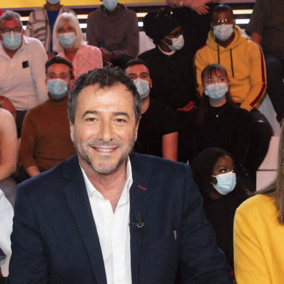 Delphine Wespiser, Bernard Montiel, Valérie Benaim - Enregistrement de l'émission "TPMP (Touche Pas à Mon Poste)", présentée par C.Hanouna et diffusée en direct sur C8 le 2 février 2022 © Jack Tribeca / Bestimage 