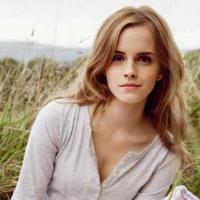 Emma Watson vous rhabille avec douceur...