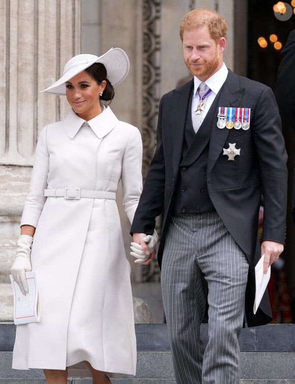 Le prince Harry, duc de Sussex, et Meghan Markle, duchesse de Sussex - Les membres de la famille royale et les invités à la sortie de la messe du jubilé, célébrée à la cathédrale Saint-Paul de Londres, Royaume Uni.