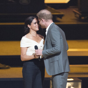 Le prince Harry et Meghan Markle lors de la cérémonie d'ouverture des Invictus Games 2020 à La Haye, le 16 avril 2022. 