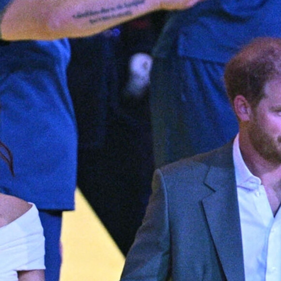 Le prince Harry et Meghan Markle lors de la cérémonie d'ouverture des Invictus Games 2020 à La Haye, le 16 avril 2022. 