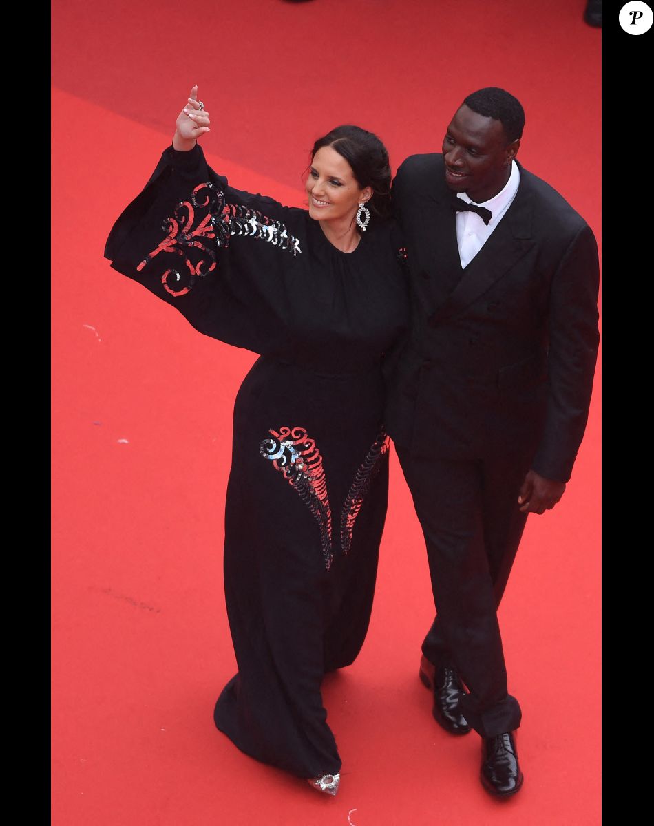 Omar Sy et sa femme Hélène - Montée des marches du film " Top Gun : Maverick " lors du 75ème Festival International du Film de Cannes. Le 18 mai 2022 © Giancarlo Gorassini / Bestimage