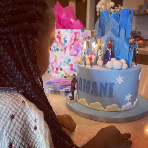 Amani-Nour, la petite dernière d'Omar et Hélène Sy, a fêté ses 4 ans avec un gâteau de la Reine des Neiges, le 18 septembre 2021.