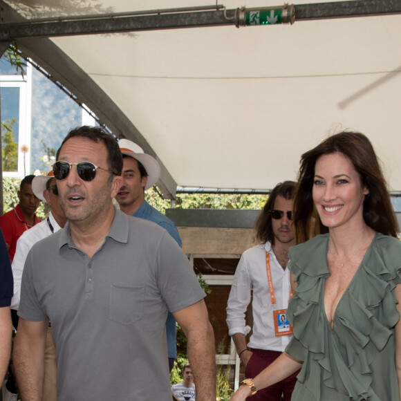 Arthur (Jacques Essebag) et sa compagne Mareva Galanter au village lors de la finale homme des internationaux de France de Roland Garros à Paris, le 11 juin 2017. © Dominique Jacovides - Cyril Moreau/ Bestimage 