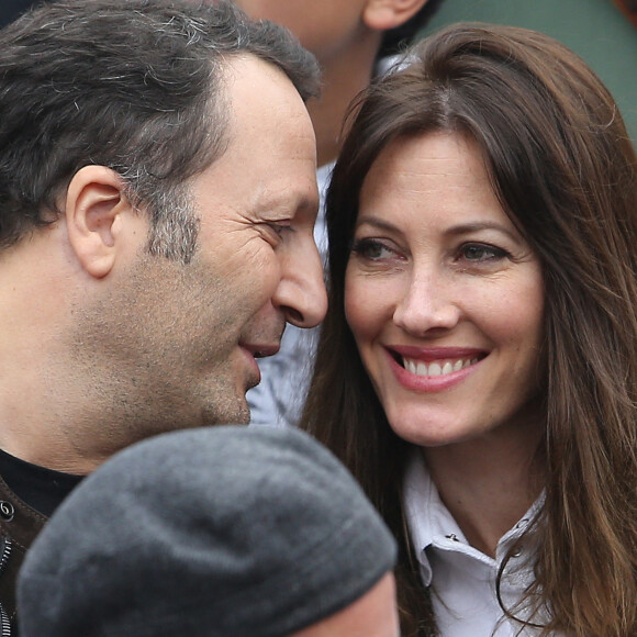 Arthur (Jacques Essebag) et sa compagne Mareva Galanter dans les tribunes de la finale homme des internationaux de France de Roland Garros à Paris le 5 juin 2016. © Moreau-Jacovides / Bestimage