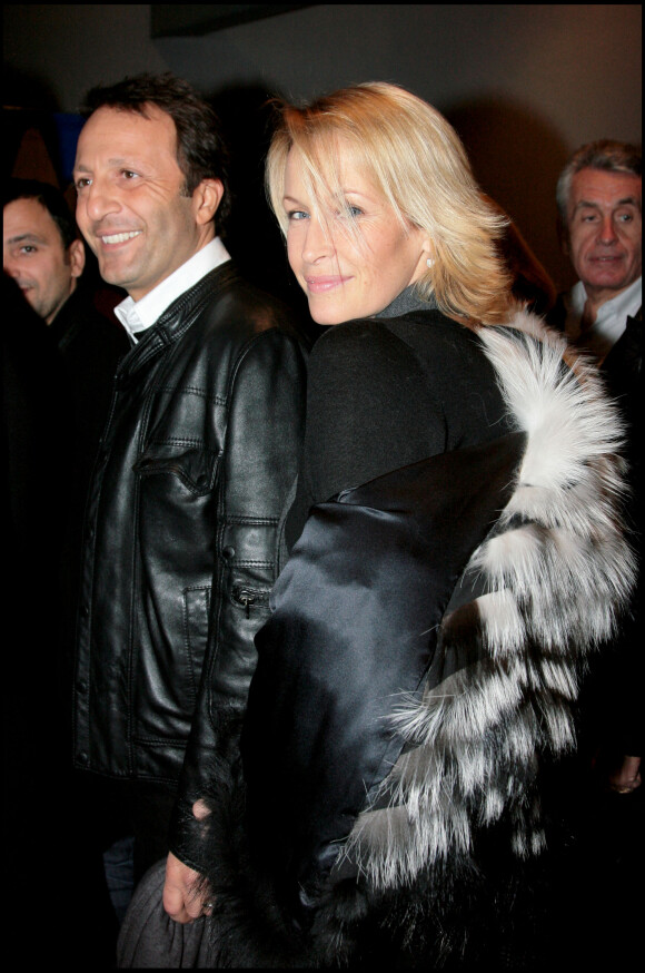Arthur et son ex-femme Estelle Lefébure - Avant-première de "Bienvenue chez les Ch'tis" au cinéma UGC Ciné cité de Lille le 18 février 2008.
