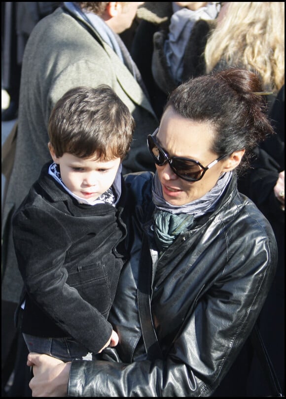Hélène Bizot et son fils Jean, aux obsèques de Guillaume Depardieu en octobre 2008