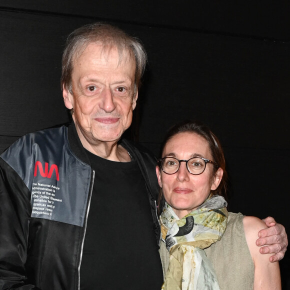 Exclusif - Guy Carlier avec sa compagne Christine - People à la 100ème du spectacle de Vincent Dedienne "Un soir de gala" aux théâtre Marigny à Paris le 27 juin 2022. © Coadic Guirec/Bestimage 
