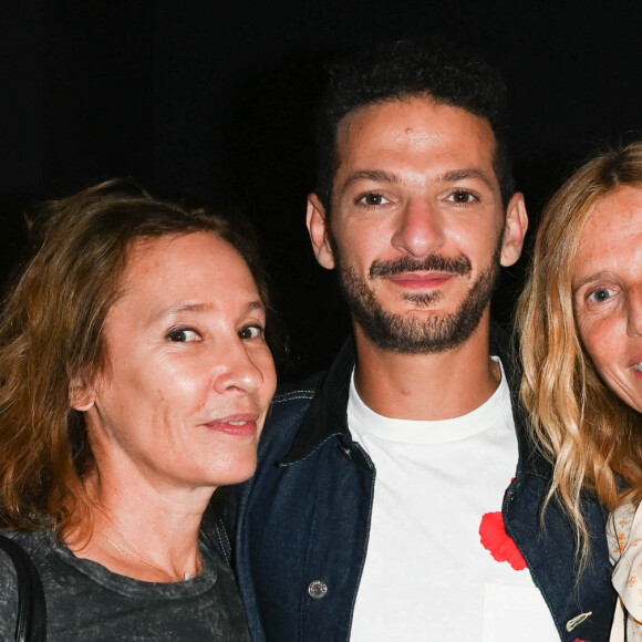 Exclusif - Emmanuelle Bercot, Vincent Dedienne et Sandrine Kiberlain - 100e du spectacle de Vincent Dedienne, "Un soir de gala", au théâtre Marigny. Paris, le 27 juin 2022. © Coadic Guirec/Bestimage
