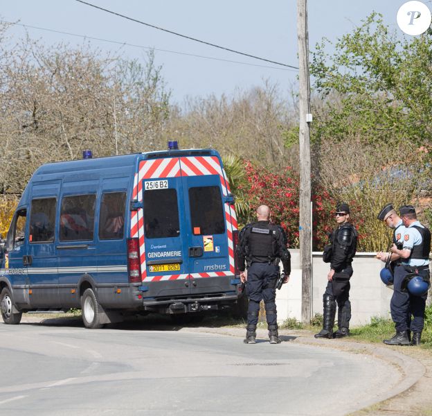 Photo d'illustration de gendarmes sécurisant une zone en France.