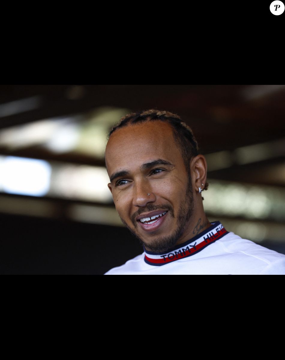 Lewis Hamilton arpente le circuit de Bakou, la veille du Grand Prix de F1 d'Azerbaïdjan, et F.Briatore retrouve C.Horner autour d'un verre. Le 10 juin 2022. © DPPI / Panoramic / Bestimage