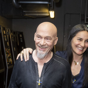 Exclusif - Florent Pagny et sa femme Azucena - Backstage de l'émission spéciale "Unis pour l'Ukraine" à la Maison de la Radio et de la Musique. Paris, le 8 mars 2022. © Cyril Moreau / Jack Tribeca / Bestimage