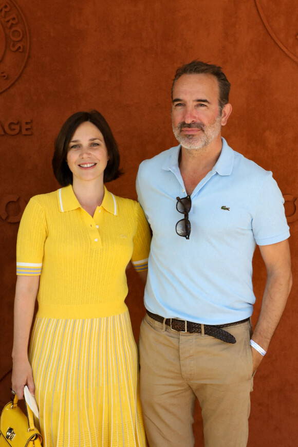 Jean Dujardin et sa femme Nathalie Péchalat au village lors des internationaux de France Roland Garros à Paris le 13 juin 2021. © Dominique Jacovides / Bestimage
