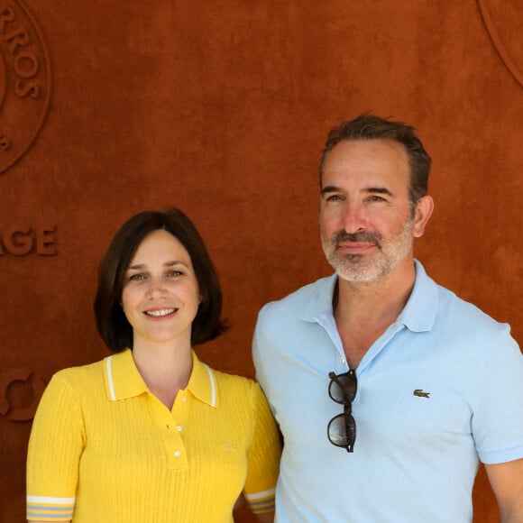 Jean Dujardin et sa femme Nathalie Péchalat au village lors des internationaux de France Roland Garros à Paris le 13 juin 2021. © Dominique Jacovides / Bestimage