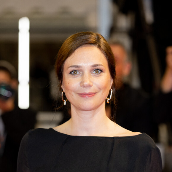 Nathalie Péchalat - Montée des marches du film "Novembre" lors du 75ème Festival International du Film de Cannes, le 22 mai 2022. © Cyril Moreau / Bestimage