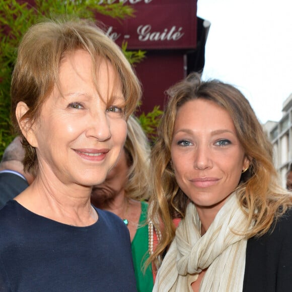 Nathalie Baye et sa fille Laura Smet - Générale de la pièce "Ça coule de source" écrite par L. M. Colla au théâtre de la Gaîté-Montparnasse à Paris. © Coadic Guirec/Bestimage 