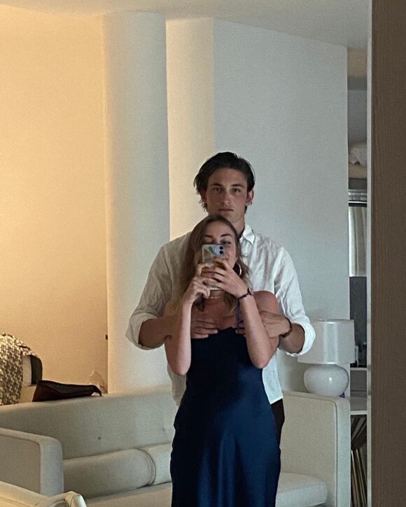 Aurélien Enthoven a fait la fierté de sa maman Carla Bruni en défilant pour Versace @ Instagram / Aurélien Enthoven