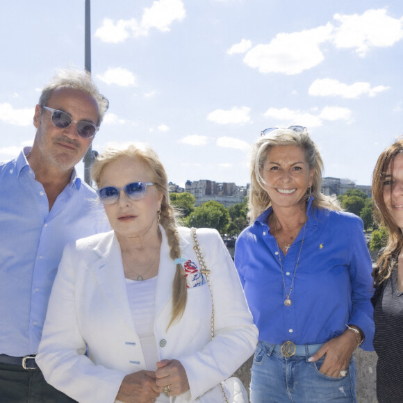 Roland Perez, Sylvie Vartan, Caroline Margeridon et Nathalie Lévy - Festival des Livres et des Artistes organisé par l'association "Lecture pour Tous" engagée dans la lutte contre l'illettrisme au Mail Branly à Paris le 3 juillet 2022. © Pierre Perusseau / Jack Tribeca / Bestimage