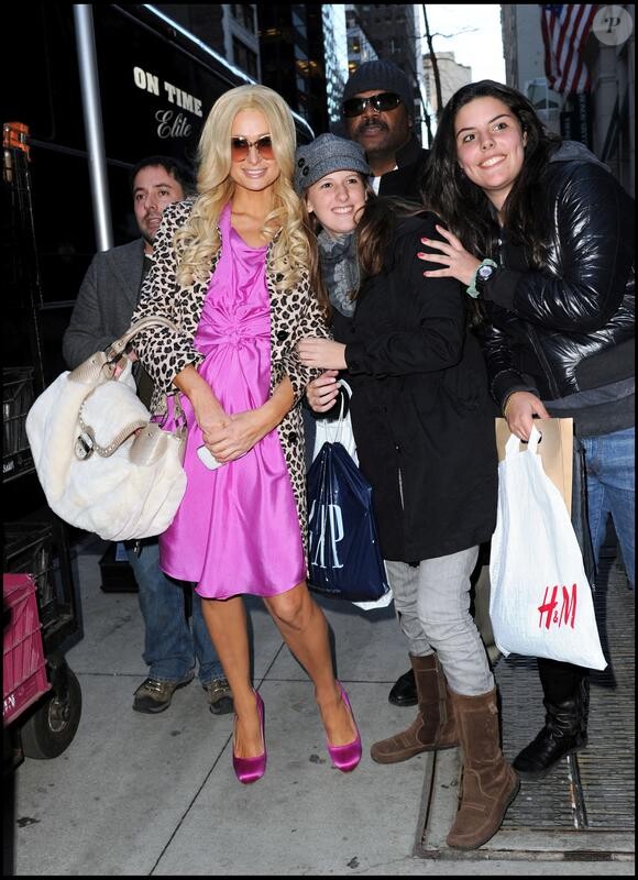 Paris Hilton se prend pour Barbie dans les rues de New York le 4 février 2010