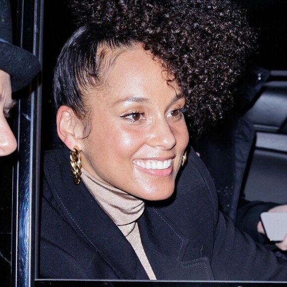 Alicia Keys quitte la soirée du 95ème anniversaire de Harry Belafonte à New York le 1er mars 2022. 