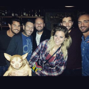 Sophie Tapie et sa bande d'amis, dont l'ancien cadidat de Secret Story Rémi Notta