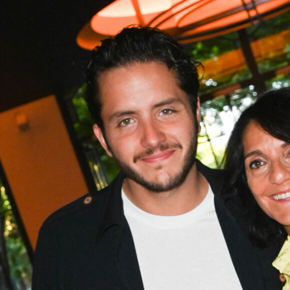 Exclusif - Florence Foresti et son nouveau compagnon l'humoriste Suisse, Alexandre Kominek - 100e du spectacle de Vincent Dedienne "Un soir de gala" aux théâtre Marigny à Paris, le 27 juin 2022. © Coadic Guirec/Bestimage