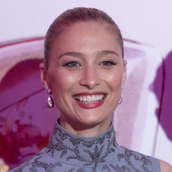 Beatrice Borromeo (robe longue en soie brodée bleu Dior) lors du Bal de la Rose 2022 au Sporting Club de Monaco en faveur de la Fondation Princesse Grace le 8 juillet 2022. © Cyril Moreau / Pool Monaco / Bestimage 