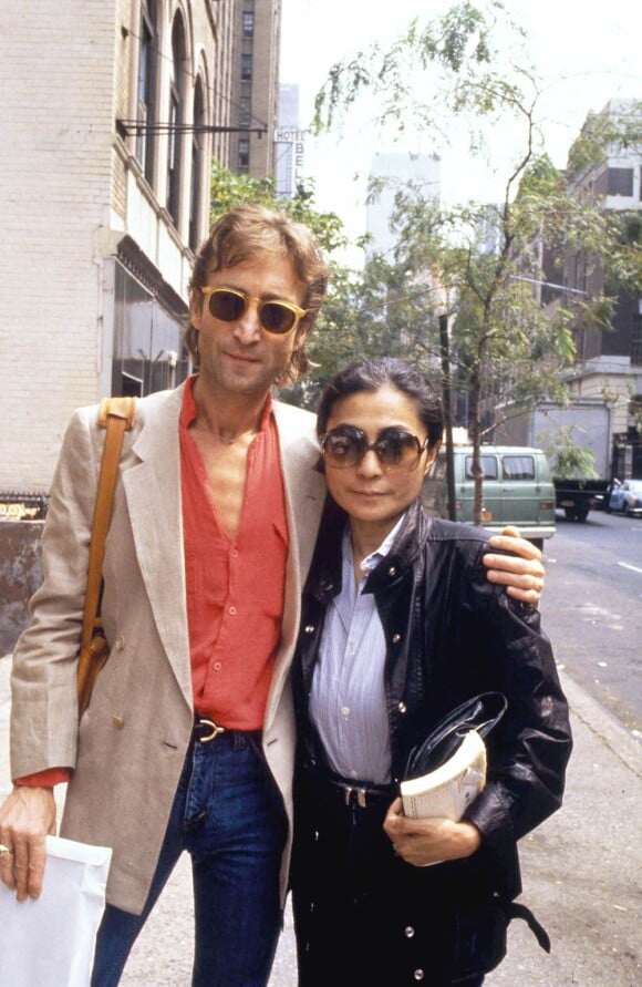 John Lennon :  Yoko Ono veille sur sa mémoire, mais le musée de Saitama ferme ses portes...