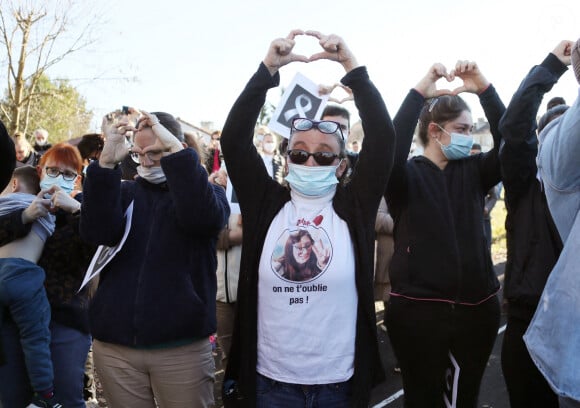 La famille et les proches se sont réunis pour une marche blanche en hommage à Delphine Jubillar, l'infirmière de 33 ans, disparue il y a un an, à Cagnac-les-Mines. Le 19 décembre 2021 © Patrick Bernard / Bestimage