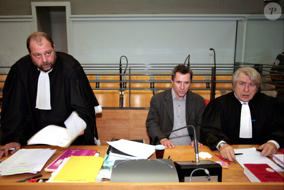 Jacques Viguier photographié avec ses avocats Maître Eric Dupond-Moretti et Maître Jacques Levy dans la salle d'audience de la Cour d'Assises du Tarn lors de son proces en appel à Albi, France