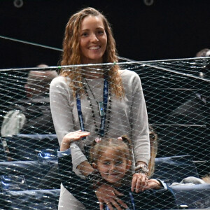 Jelena Djokovic et sa fille Tara - Novak Djokovic remporte son match contre l'américain Taylor Fritz lors du Rolex Paris Masters 2021 le 5 novembre 2021. © Veeren / Bestimage