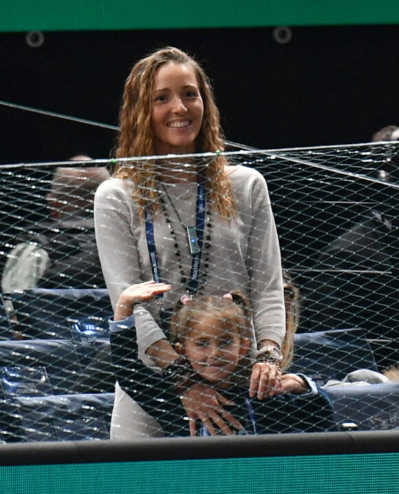 Jelena Djokovic et sa fille Tara - Novak Djokovic remporte son match contre l'américain Taylor Fritz lors du Rolex Paris Masters 2021 le 5 novembre 2021. © Veeren / Bestimage