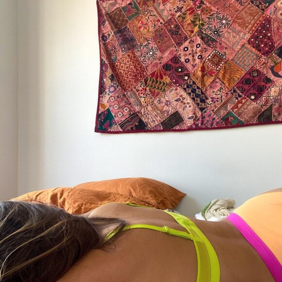 Ael Pagny publie des photos d'elle dans un bikini flashy